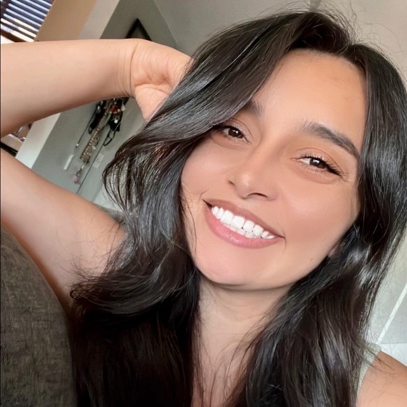 Meet your Posher, Amanda - Picture 1 of 3